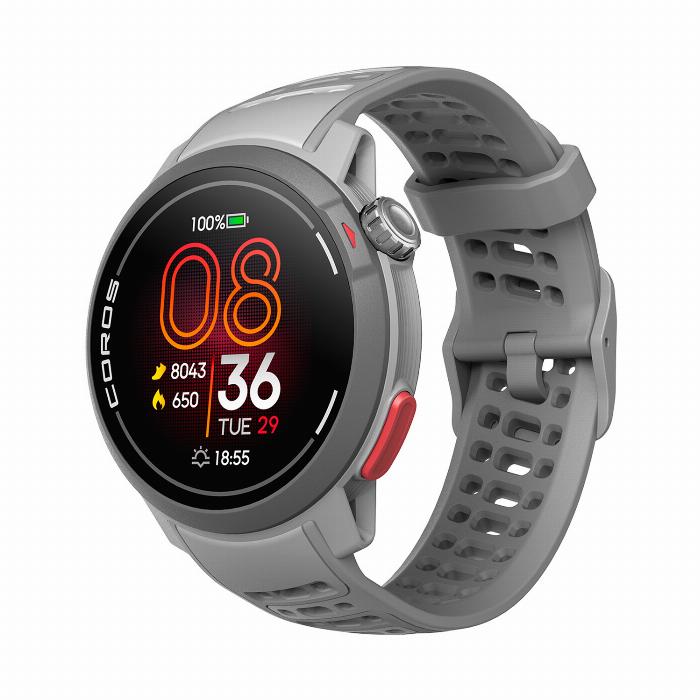 Vận động viên sử dụng đồng hồ GPS để theo dõi pace chạy bộ trong lúc tập luyện.