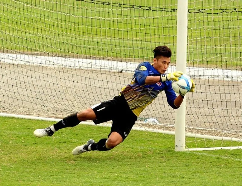 Thủ môn cần liên tục điều chỉnh vị trí theo tình huống