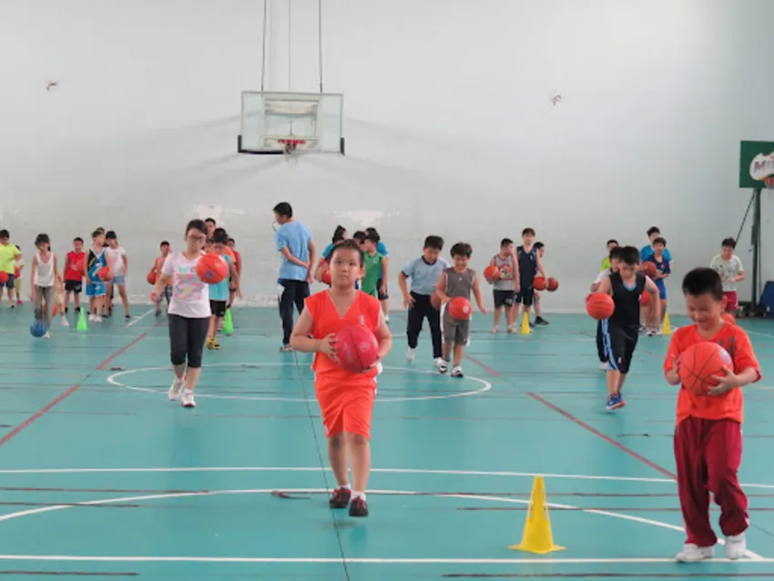 Sân bóng rổ Trung Tâm TDTT Phú Nhuận là sân bóng rổ Sài Gòn