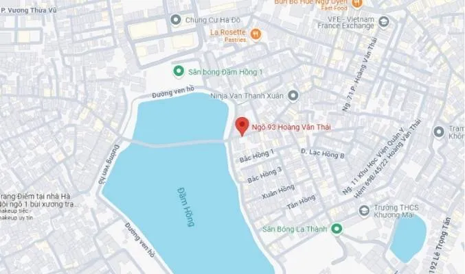 Vị trí địa lý thuận lợi của sân bóng La Thành 93 Hoàng Văn Thái kết nối các quận nội thành.