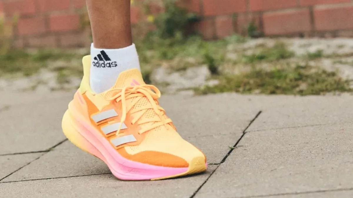 Cận cảnh lớp đệm Boost tăng cường độ dày trên giày thể thao ultra boost nam