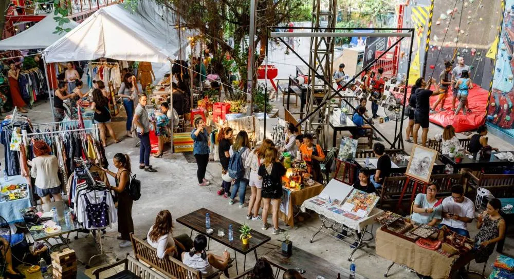 Saigon Outcast gần hầm Thủ Thiêm.