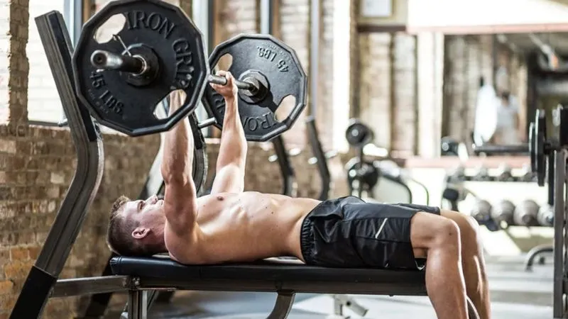 Ghế đẩy ngực ngang