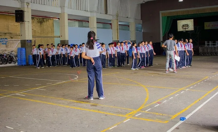 Sân bóng rổ Trường THCS Mạch Kiếm Hùng là sân bóng rổ Sài Gòn