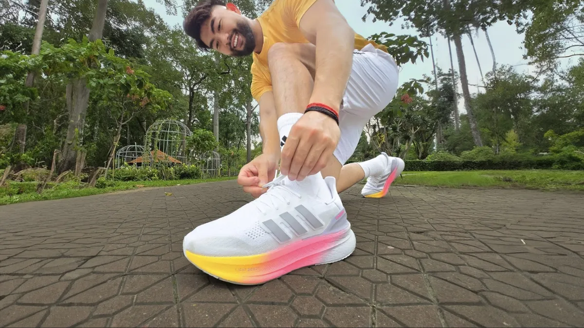 Cấu trúc gót giày được cải tiến để giảm kén chọn kiểu chân trên giày thể thao ultra boost nam