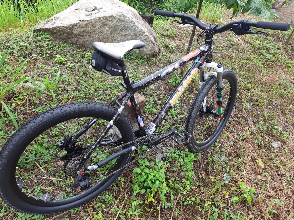 Thiết lập ghi đông với pô-tăng 35mm và stem ngắn giúp tư thế thẳng lưng