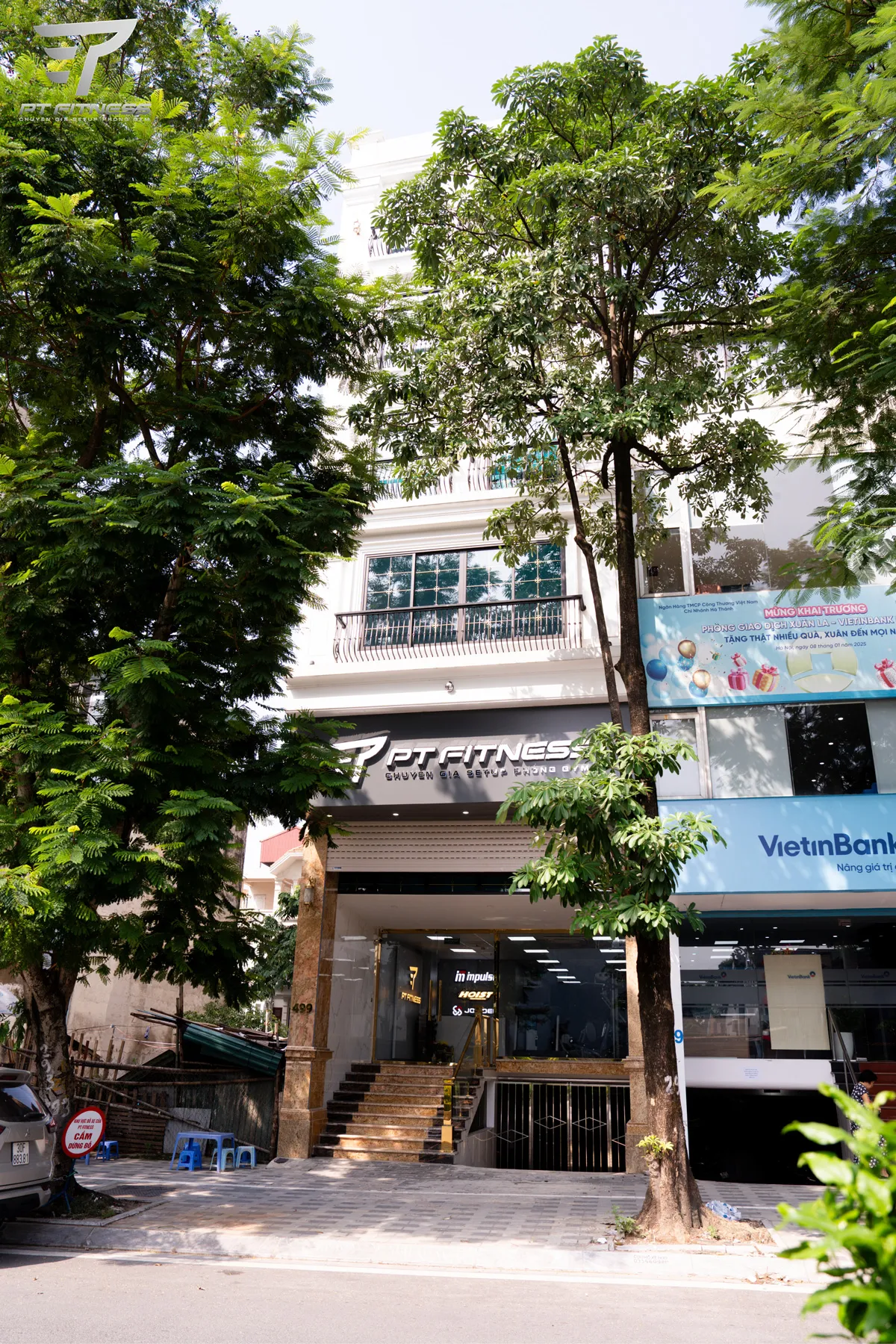 Hình ảnh văn phòng showroom mới 499 lạc long quân