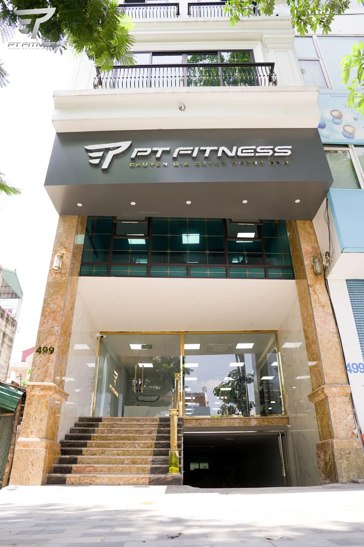 Hình ảnh văn phòng showroom mới 499 lạc long quân