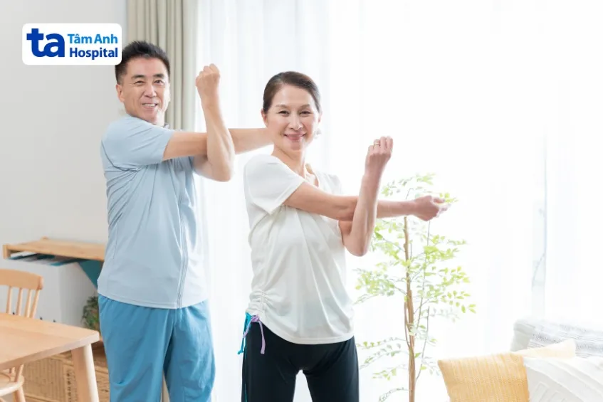 bài tập gập duỗi cánh tay cho người tai biến nhẹ