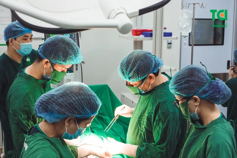 Phẫu thuật là phương pháp phổ biến điều trị giãn tĩnh mạch ở Việt Nam