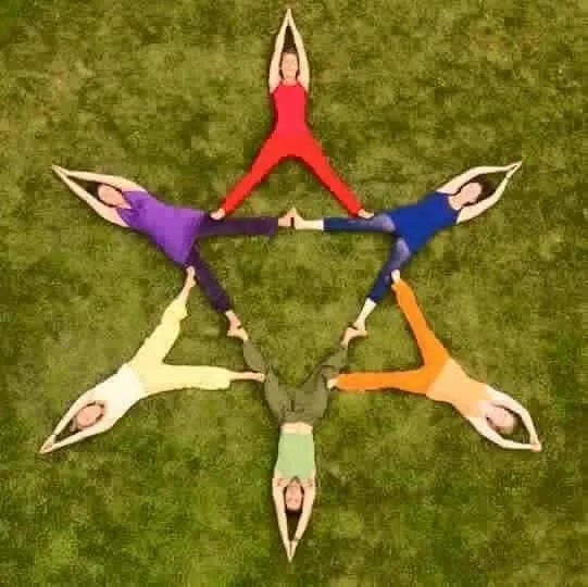 Lưu Ngay Những Tư Thế Sống Ảo Đẹp Cùng Yoga Với Hội Bạn Thân 32