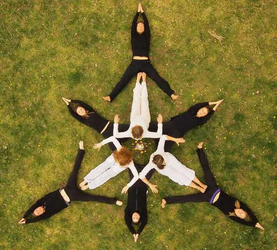 Lưu Ngay Những Tư Thế Sống Ảo Đẹp Cùng Yoga Với Hội Bạn Thân 31