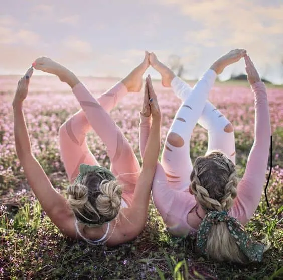 Lưu Ngay Những Tư Thế Sống Ảo Đẹp Cùng Yoga Với Hội Bạn Thân 33