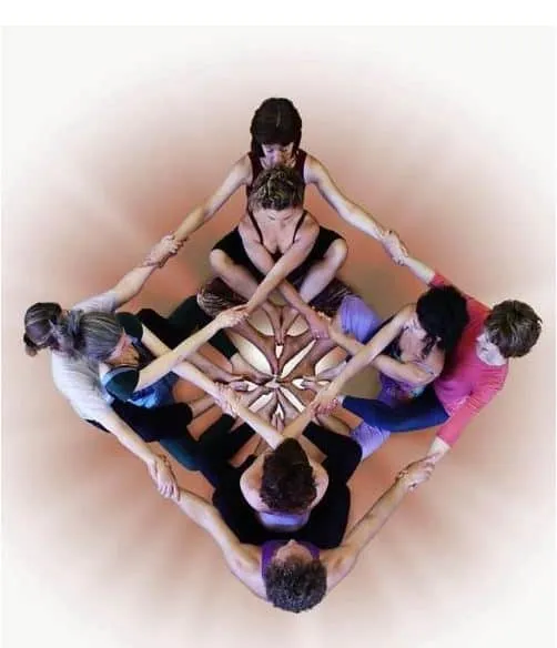 Lưu Ngay Những Tư Thế Sống Ảo Đẹp Cùng Yoga Với Hội Bạn Thân 34