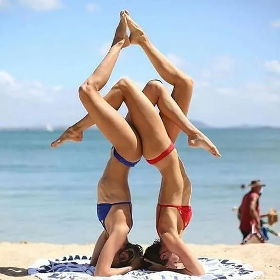 Lưu Ngay Những Tư Thế Sống Ảo Đẹp Cùng Yoga Với Hội Bạn Thân 50