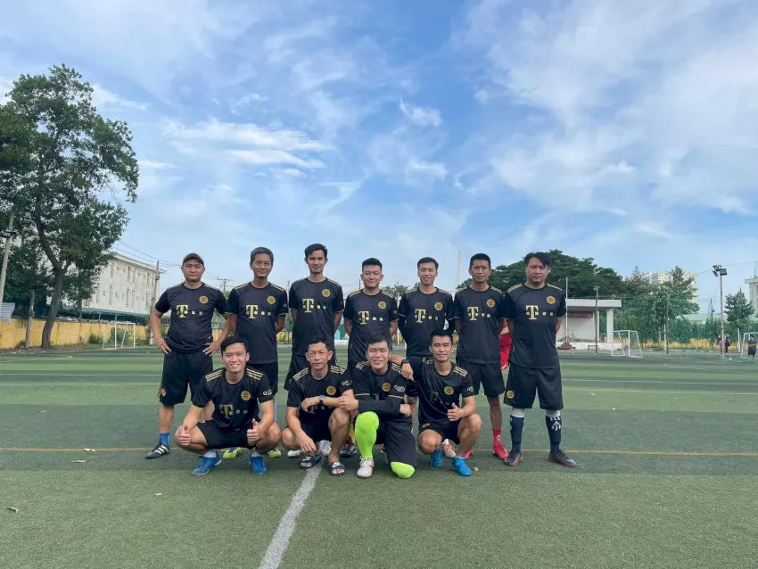 Sân bóng đá 367 Hoàng Hoa Thám còn được đánh giá cao về hệ thống tiện ích và dịch vụ đi kèm