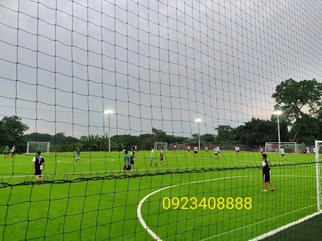 Hoàn thiện sân bóng nhân tạo Đông Đô tại An Dương Tây Hồ