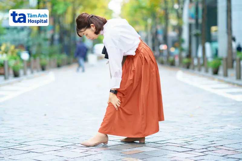 Di chuyển nhiều là nguyên nhân làm đau bắp chân