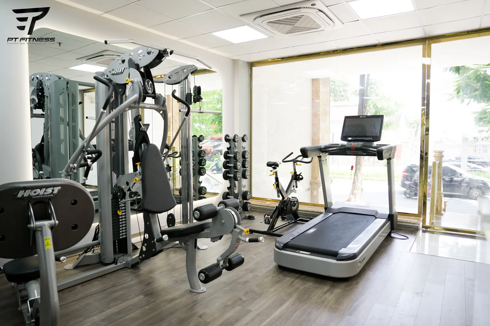 Hình ảnh văn phòng showroom mới 499 lạc long quân