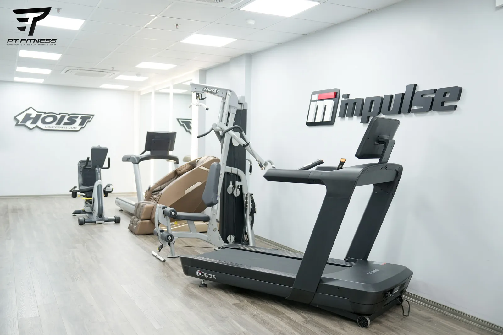 Hình ảnh văn phòng showroom mới 499 lạc long quân