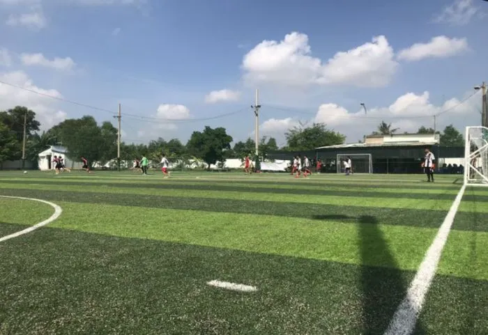 Sân bóng Bình Lợi gần Đại học Công Nghiệp