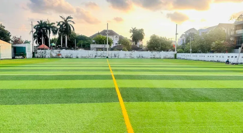 Mặt sân được đầu tư nâng cấp giúp khách hàng tăng trải nghiệm chơi bóng - Nguồn: Internet