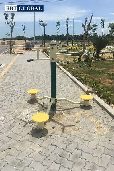 Máy tập thể dục tại công viên