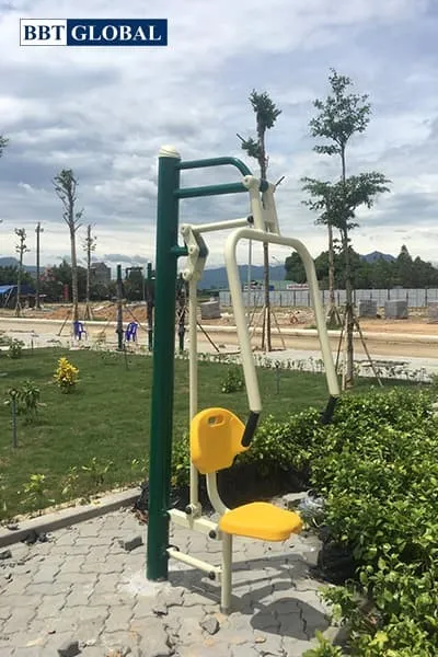 Máy tập thể dục tại công viên