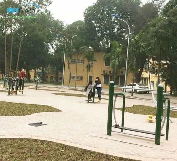 Máy tập thể dục tại trường học