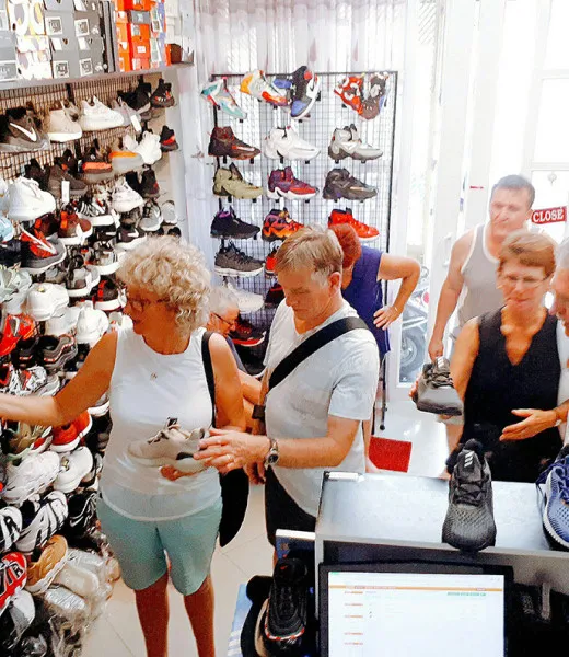 Hình ảnh khách hàng tại NeverStopShop | Shop giày sneakers thể thao HCM