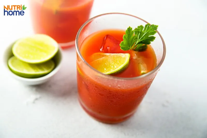 Nước ép cần tây, cà chua và chanh