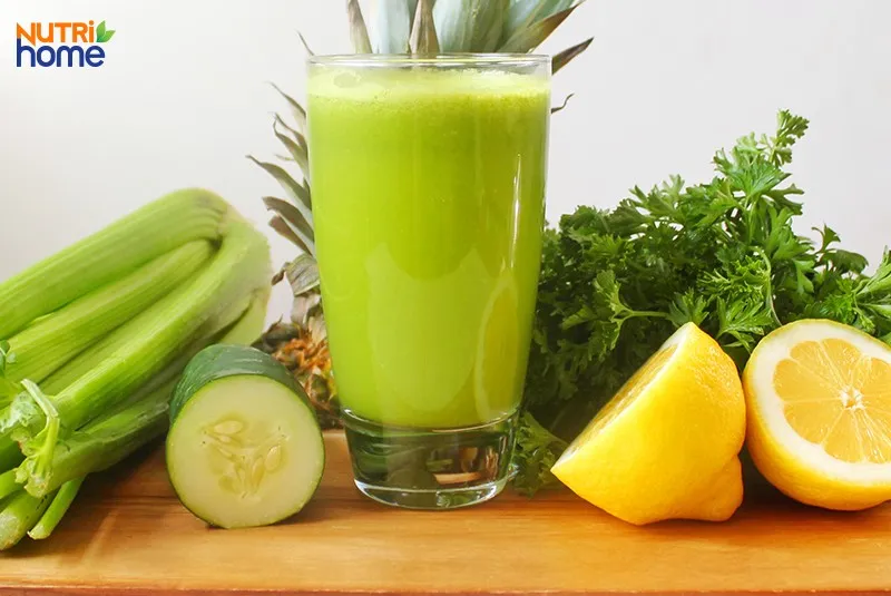 Nước ép cần tây, dứa, dưa leo và mùi tây