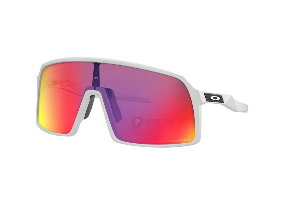 Oakley Sutro với thiết kế tròng phẳng giảm méo hình
