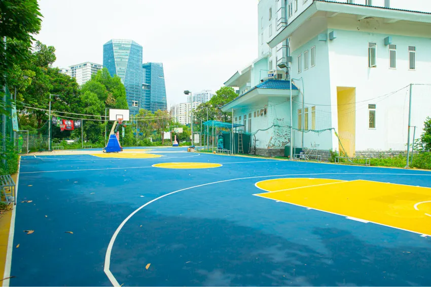 Sân bóng rổ Công viên Thanh Xuân có không gian thoáng đãng