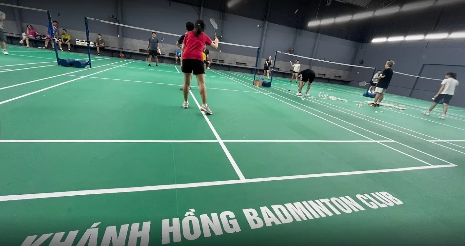 Tiện ích sân cầu lông Khánh Hồng