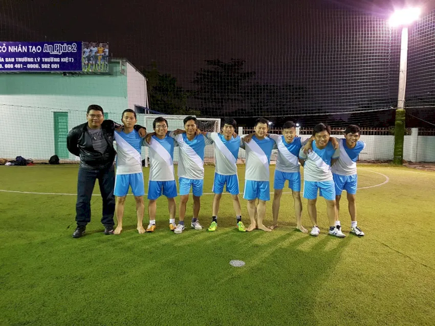 Sân thường xuyên tổ chức các buổi giao hữu nhỏ.