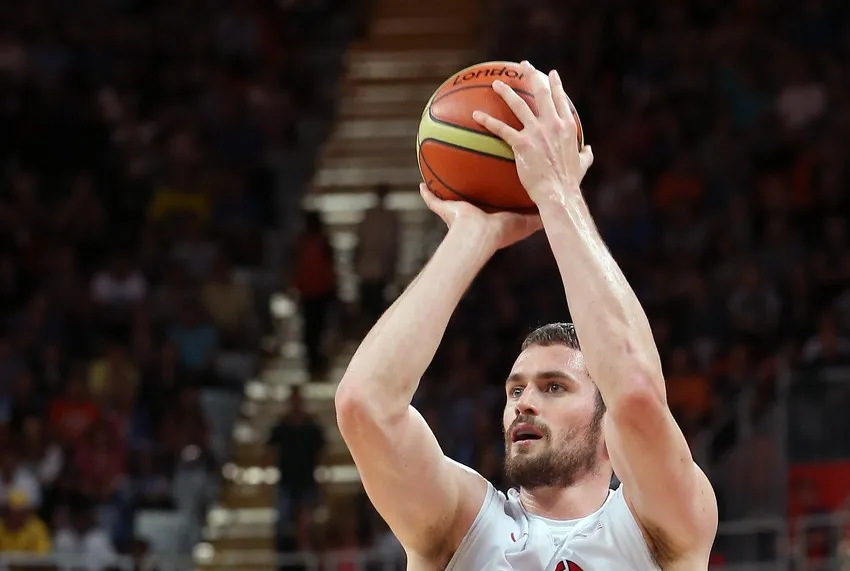 Stretch 4 có khả năng sút bóng hiệu quả từ vùng đường 3 điểm và trở thành một mối đe dọa từ xa cho đối thủ (Nguồn: Internet)