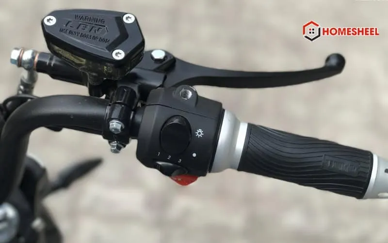 Tay ga xe đạp điện bị tuột, bị kẹt