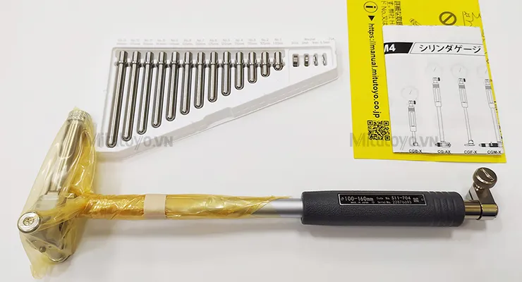 Thân thước đo lỗ Mitutoyo 511-704 chính hãng với thiết kế tay cầm cách nhiệt chuyên dụng.