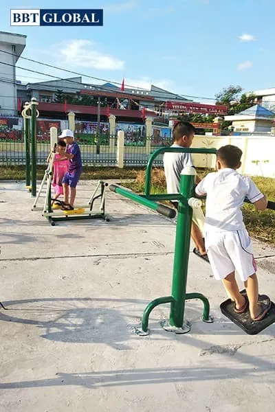 Thiết bị thể thao công cộng tại nhà văn hóa xã