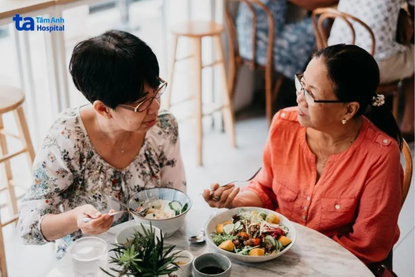 thực đơn phù hợp giúp bảo vệ sức khỏe người cao tuổi