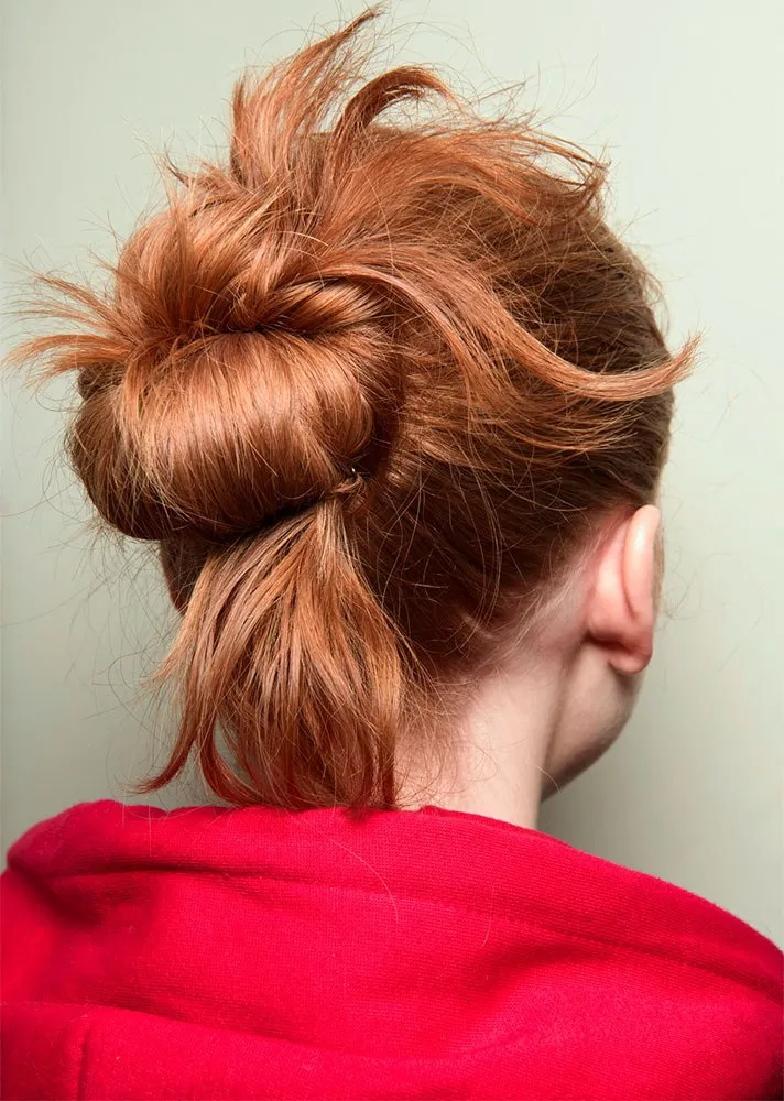 Búi tóc Messy bun năng động cho buổi tập HIIT