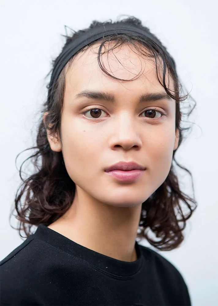 Headband giữ nếp cho tóc bob ngắn khi tập luyện