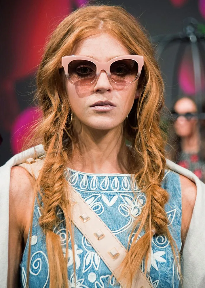 Tóc tết đuôi cá hai bên cho nữ runner marathon