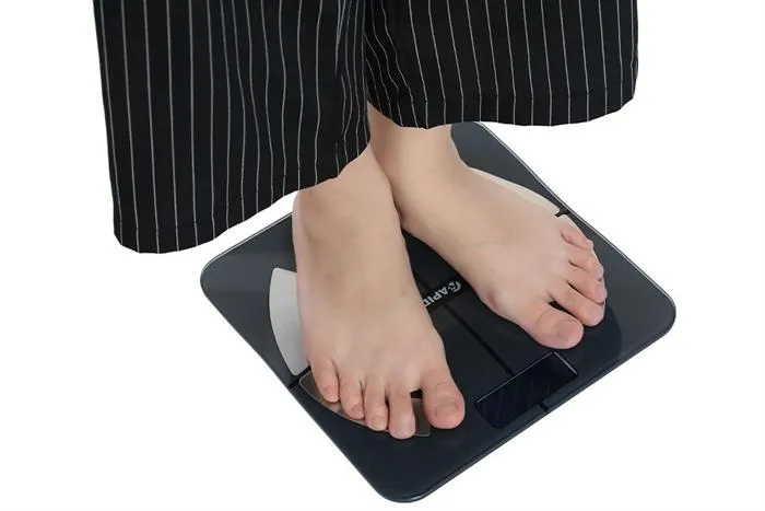 Cân điện tử Rapido RSB02-S thiết kế hiện đại với mặt kính cường lực dày đến 6 mm