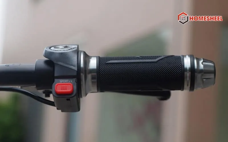 Xe bị giật khi lên ga