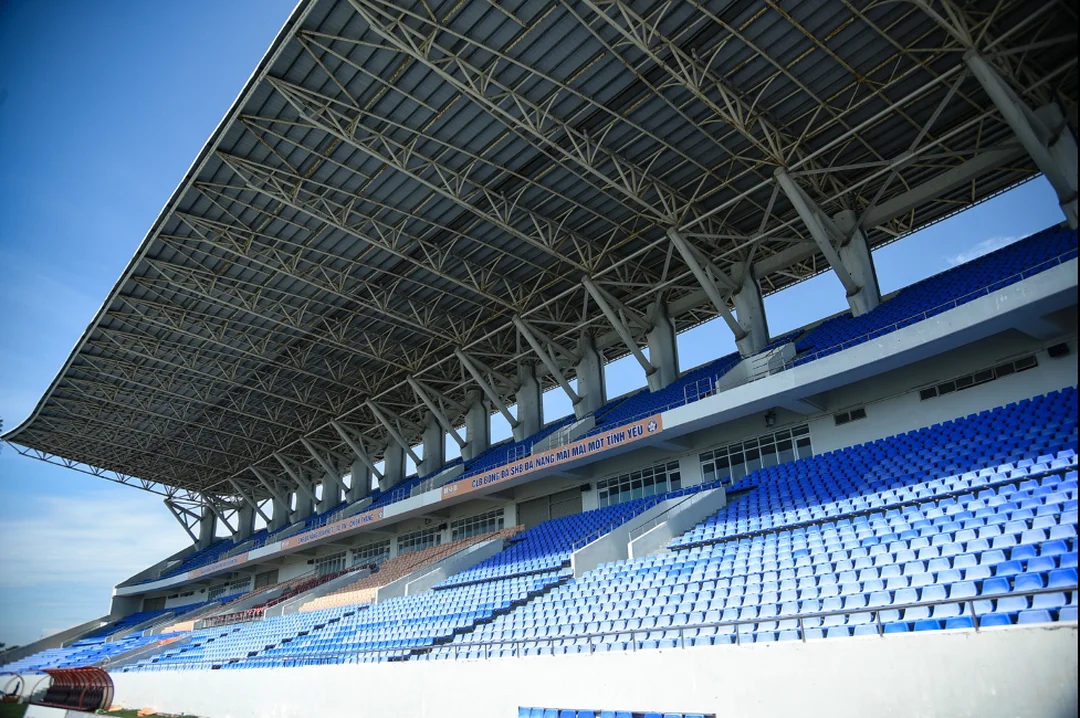 sân vận động hòa xuân trong ngày có trận đấu