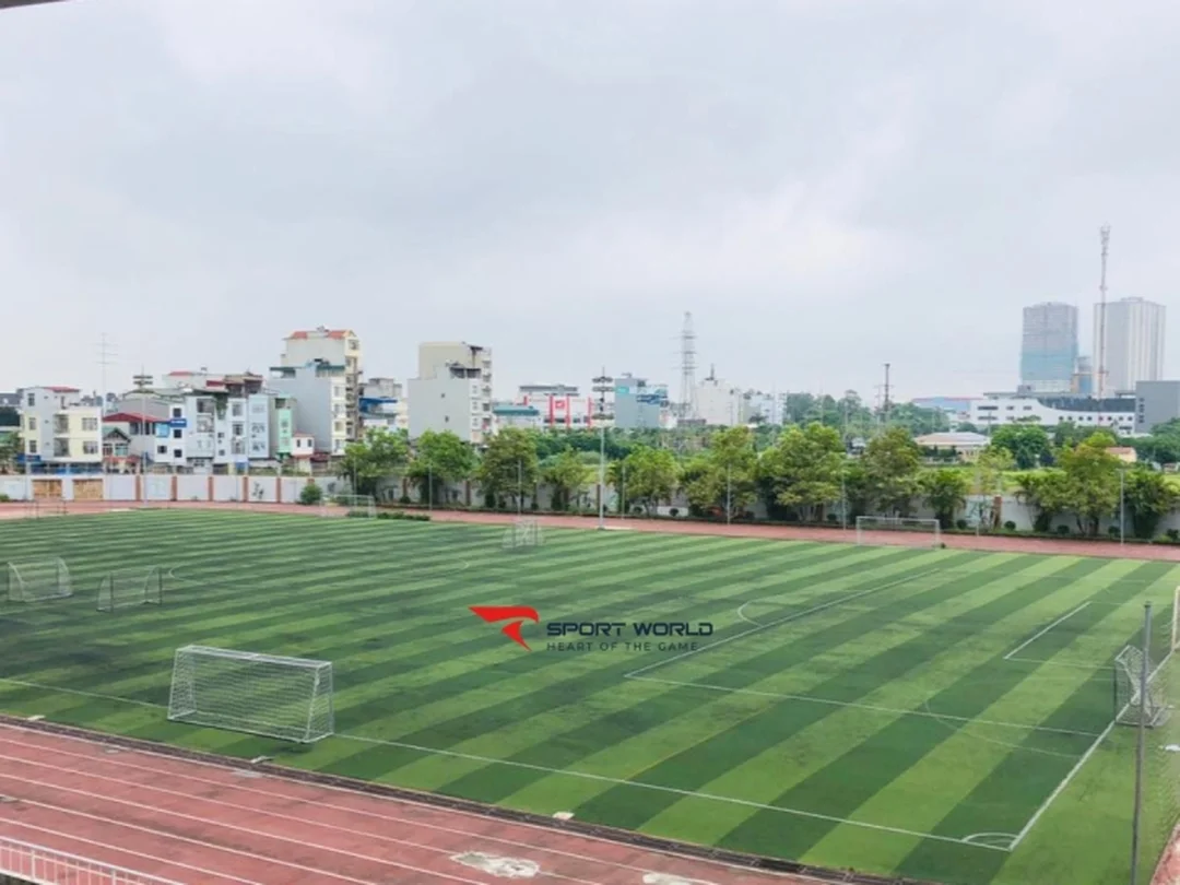 sân vận động hoài đức nhìn từ khu vực sân bóng